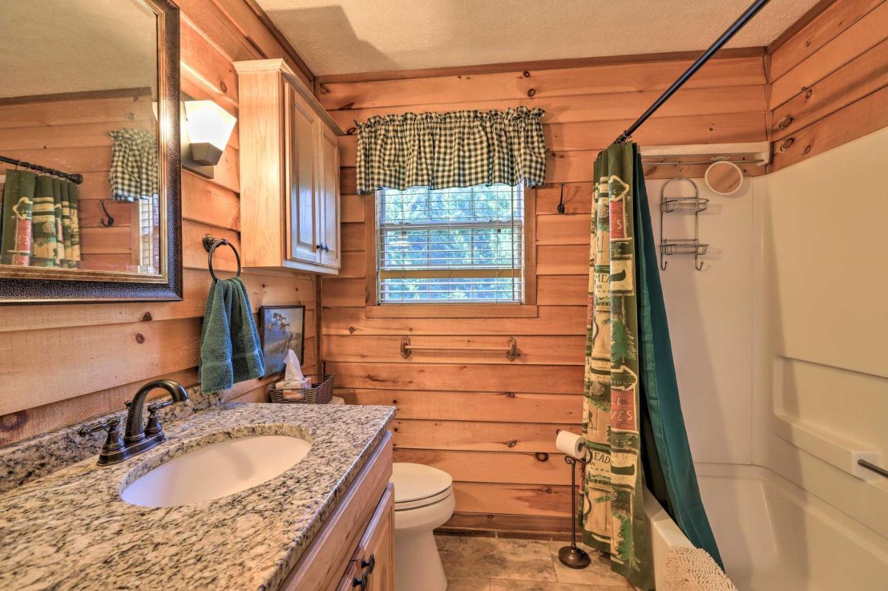 Lakefront Sparta Cottage With Decks And Boat Dock Εξωτερικό φωτογραφία